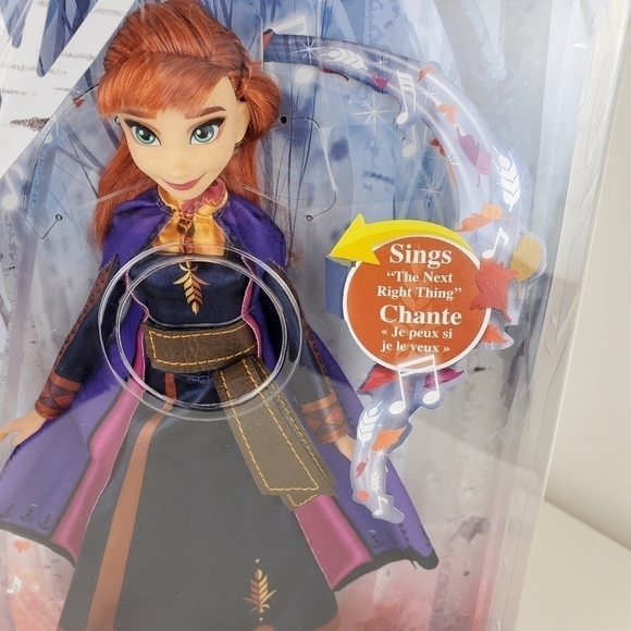 FROZEN 2 singing Anna Fashion Doll NEW never used - Picture 4 of 12